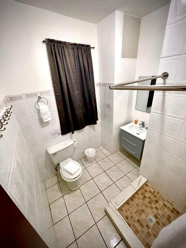 Classic Quadruple Room image 2