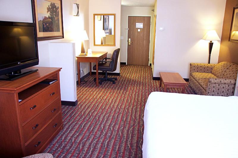 King Suite with Sofa Bed image 3