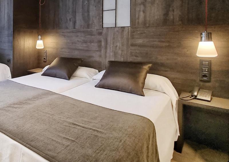 Interior Comfort Double or Twin Room image 4