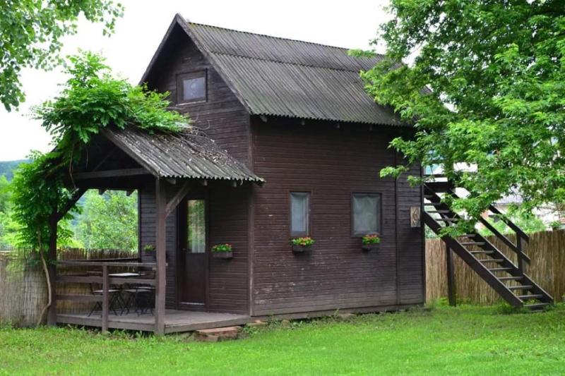 Bungalow (4 Adults) with Shared Bathroom image 1