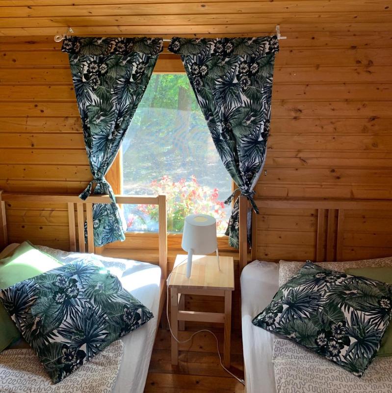 Bungalow (2 Adults) with Shared Bathroom image 4