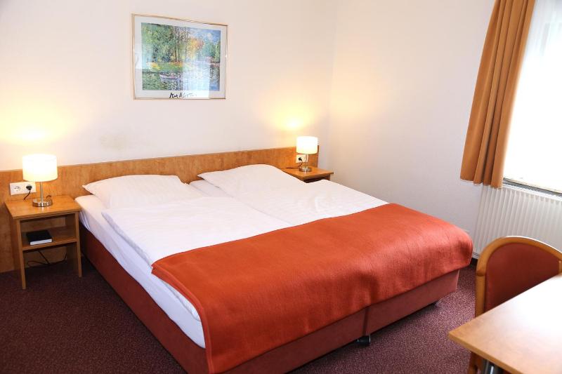 Double Room with Shared Bathroom image 2