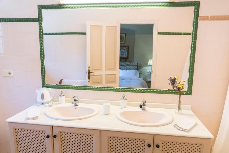 Double or Twin Room with Garden View image 2