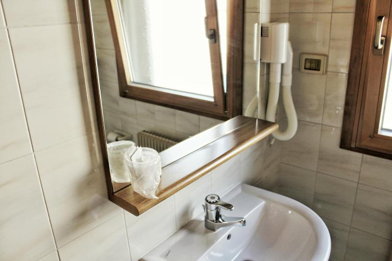 Double or Twin Room image 4