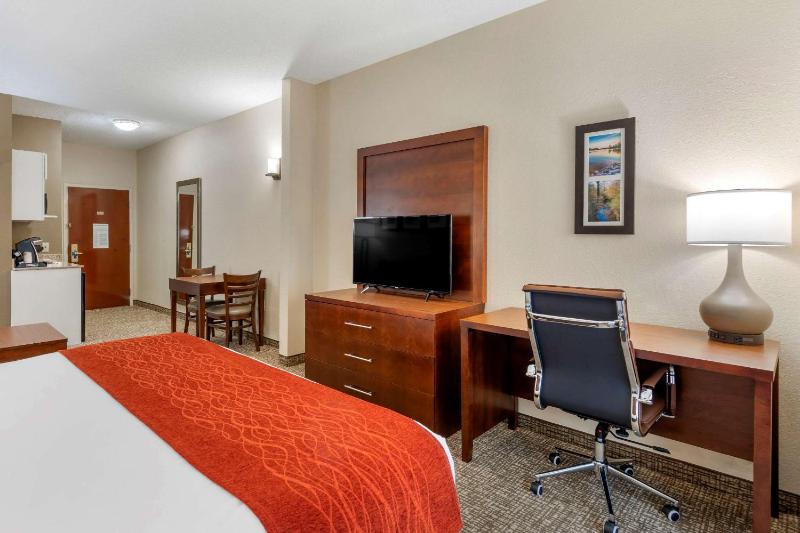King Suite - Non-Smoking image 3
