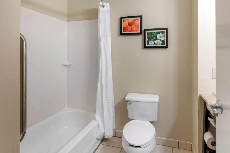 King Suite - Non-Smoking image 2