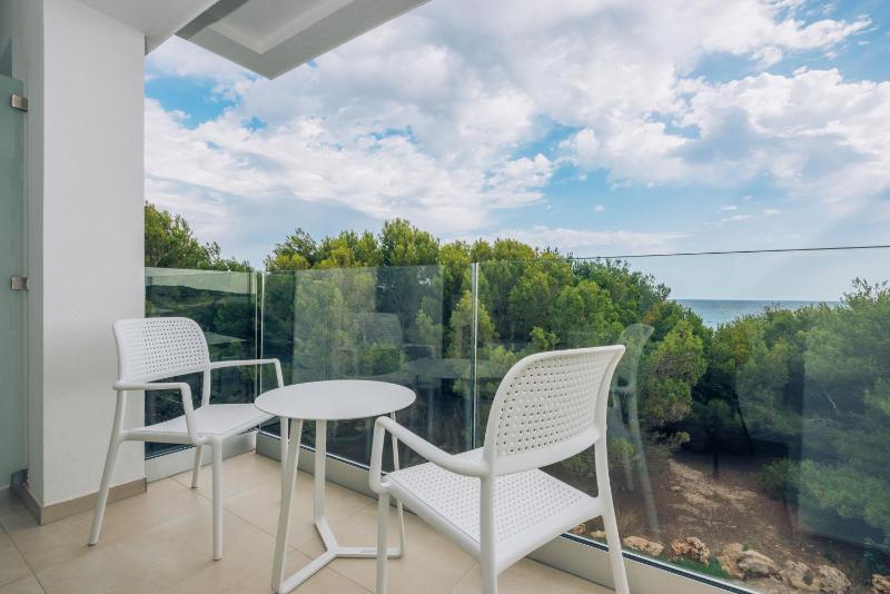 Double or Twin Room with Garden View image 1