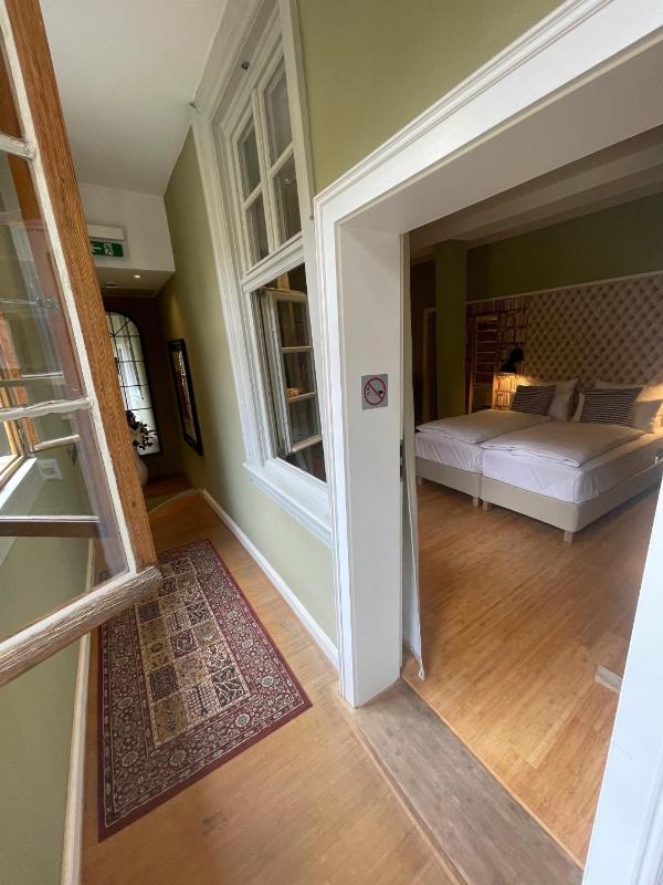 Small Double Room image 4