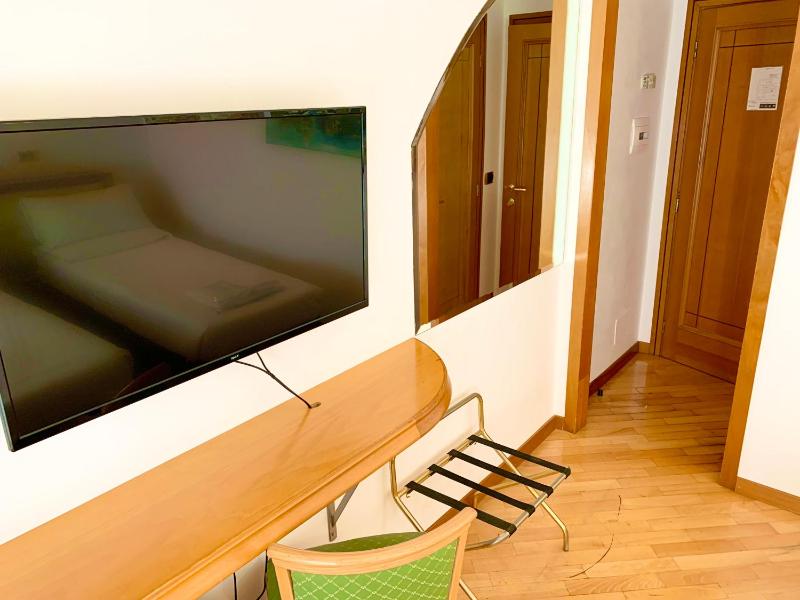 Double Room image 1