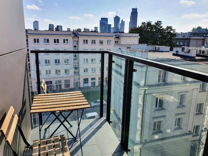 Deluxe Studio image 2