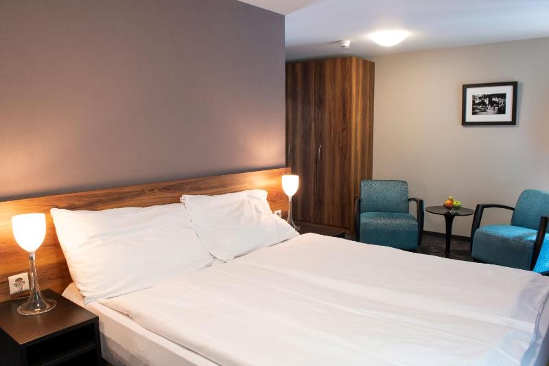 Triple Room with Forest View image 4