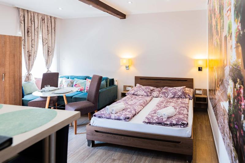 Studio Apartment image 3