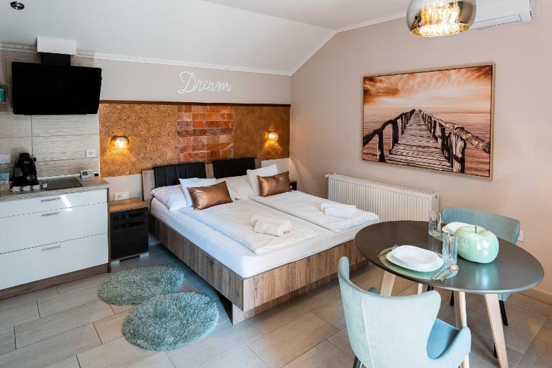 Deluxe Apartment image 1