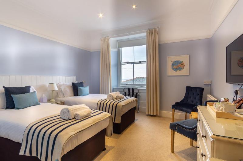 Double or Twin Room with Sea View image 2