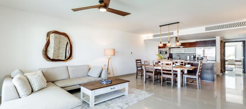Gorgeous Ocean Front Apartment Casa Shell condo - image 48