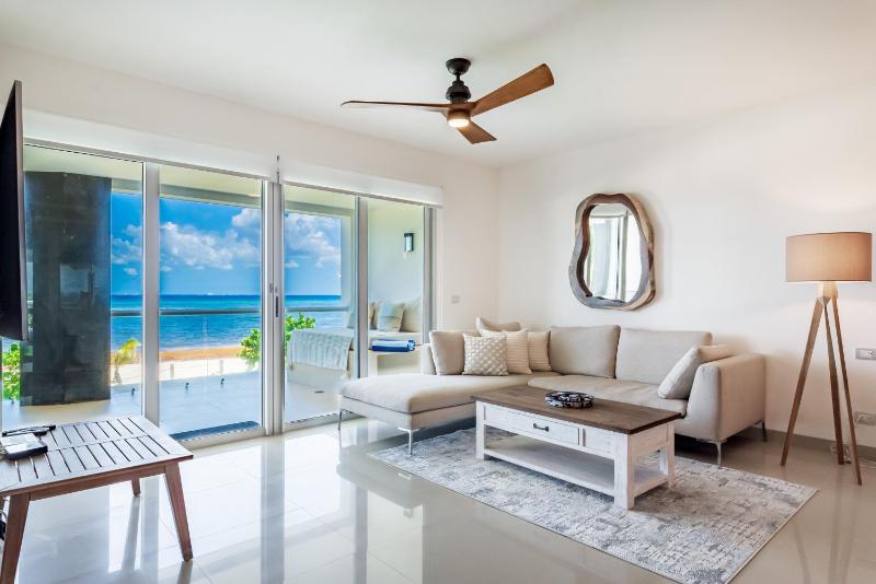 Gorgeous Ocean Front Apartment Casa Shell condo - image 44