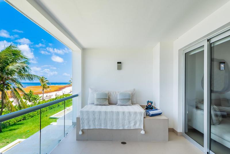 Gorgeous Ocean Front Apartment Casa Shell condo - image 35