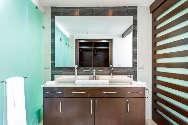 Gorgeous Ocean Front Apartment Casa Shell condo - image 47