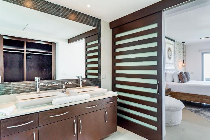 Gorgeous Ocean Front Apartment Casa Shell condo - image 50