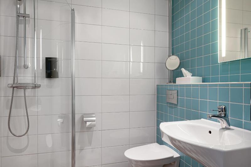 Double Room image 3