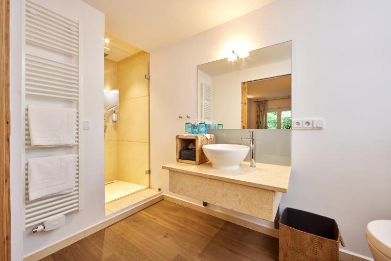 Double Room image 3