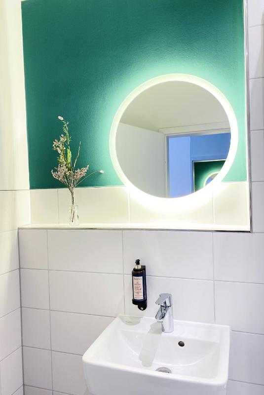 Twin Room image 3