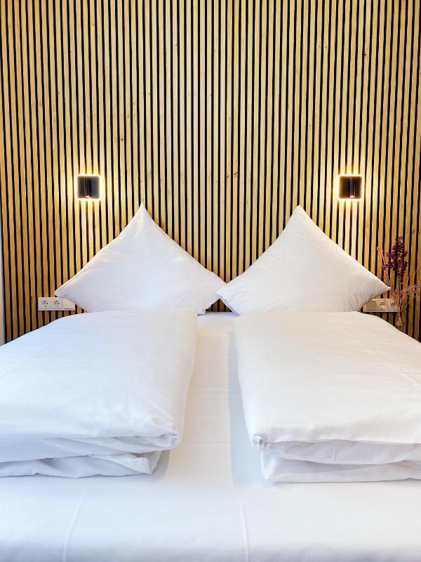 Double Room image 4