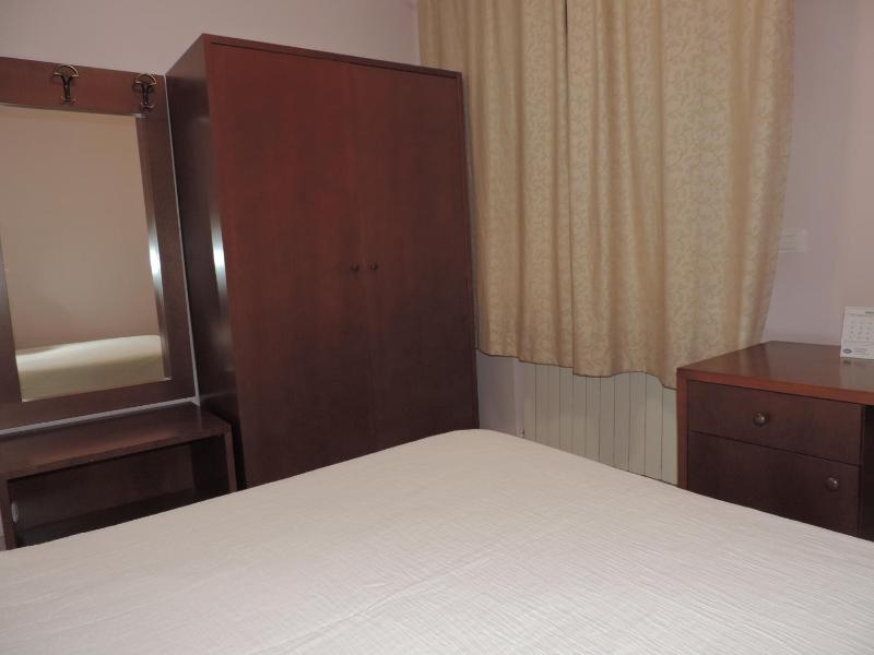 Single Room image 4
