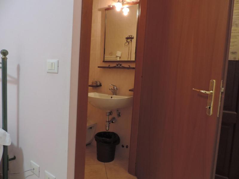 Single Room image 2