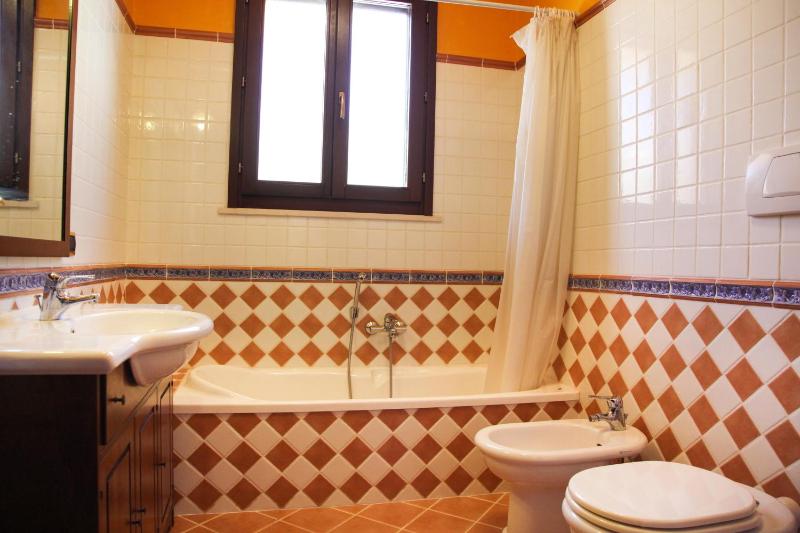Single Room with Private External Bathroom image 2