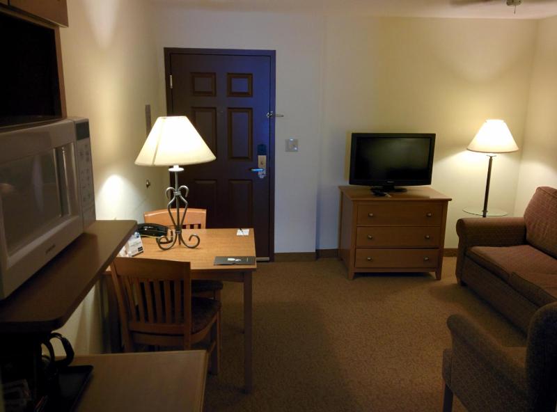 One-Bedroom Suite with Two Queen Beds and Sofa Bed - Non-Smoking image 4