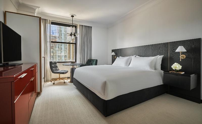 King Guestroom image 3