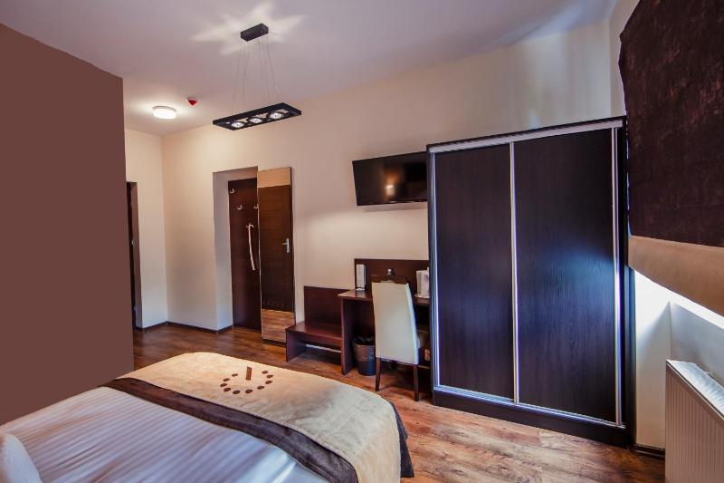 Queen Room image 4