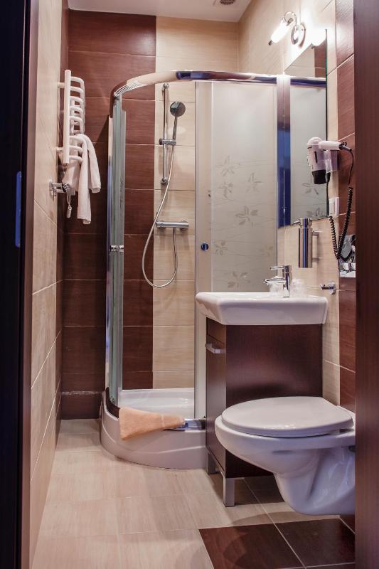 Twin Room image 4