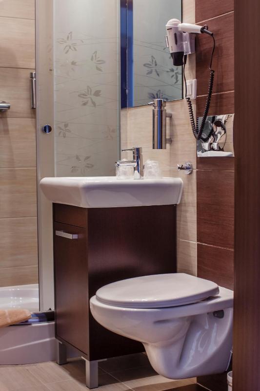 Standard Triple Room image 3