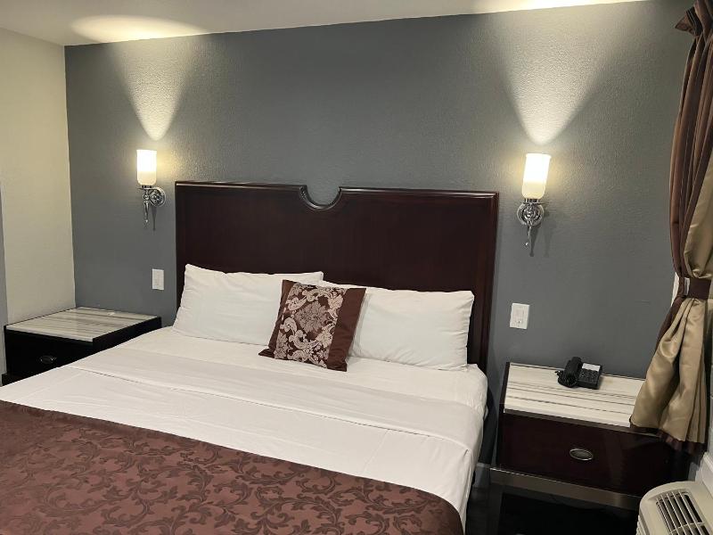 King Room image 4
