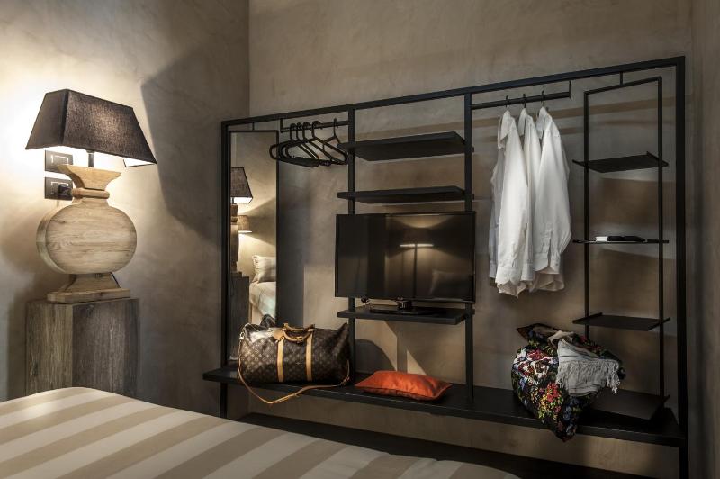 One-Bedroom Apartment with Patio (4 Adults) image 3