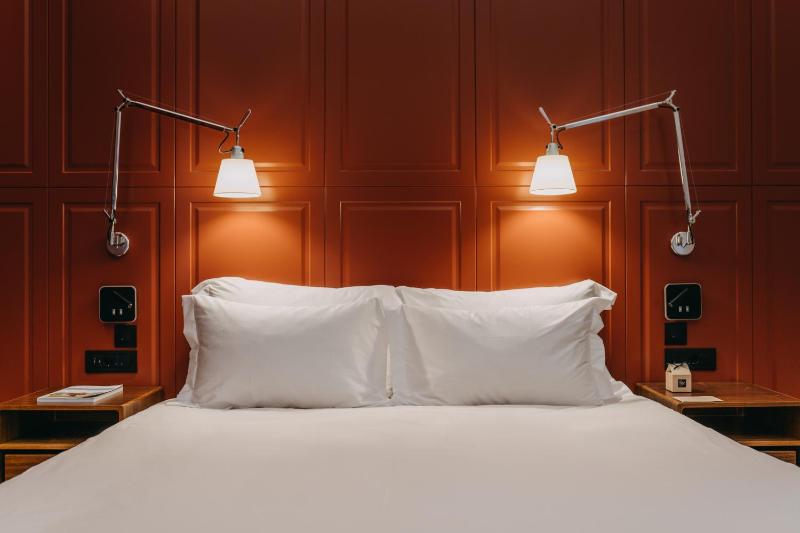 King Room image 3