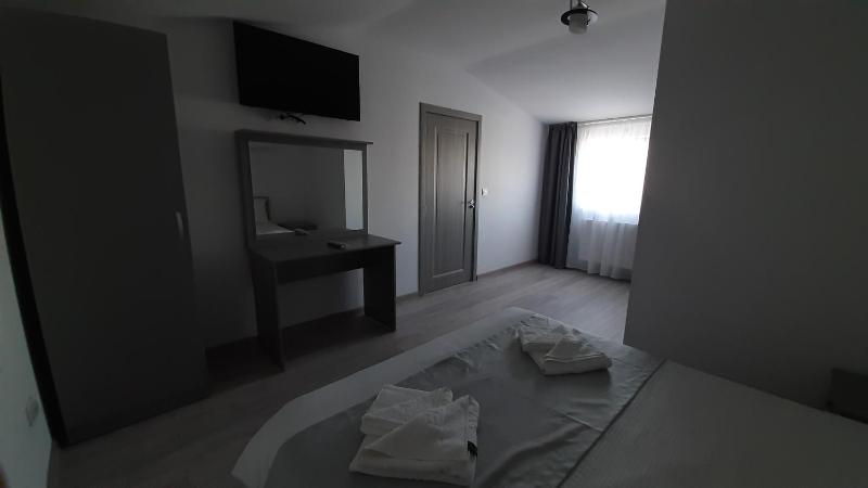 Double Room with Lake View image 1