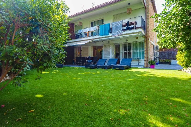 Beach Apartment Garden Vinyet by Hello Homes Sitges - image 5