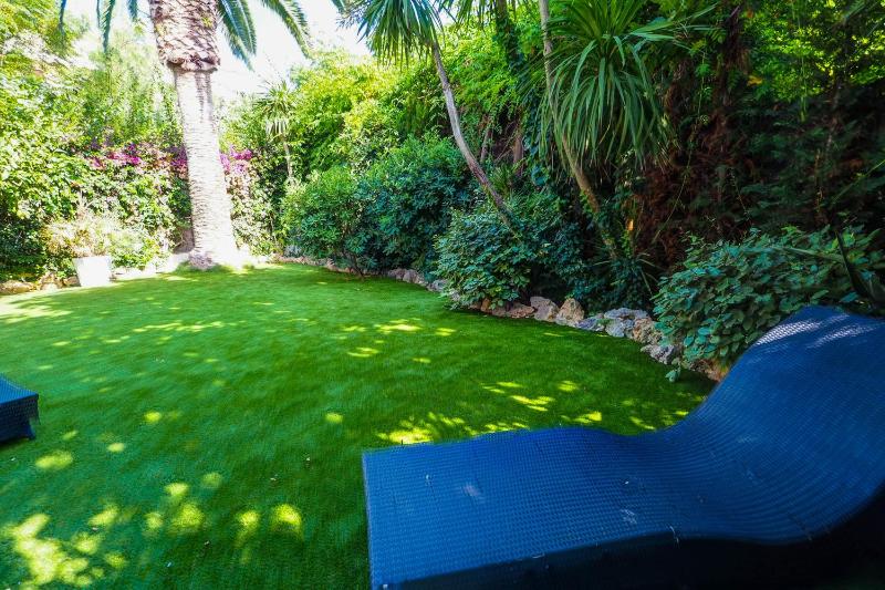 Beach Apartment Garden Vinyet by Hello Homes Sitges - image 10
