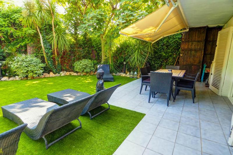 Beach Apartment Garden Vinyet by Hello Homes Sitges - image 3
