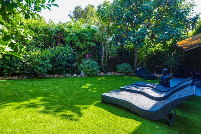 Beach Apartment Garden Vinyet by Hello Homes Sitges - image 2