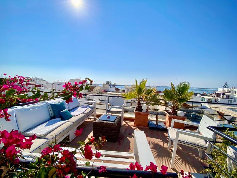 Double Room with Balcony and Sea View image 1