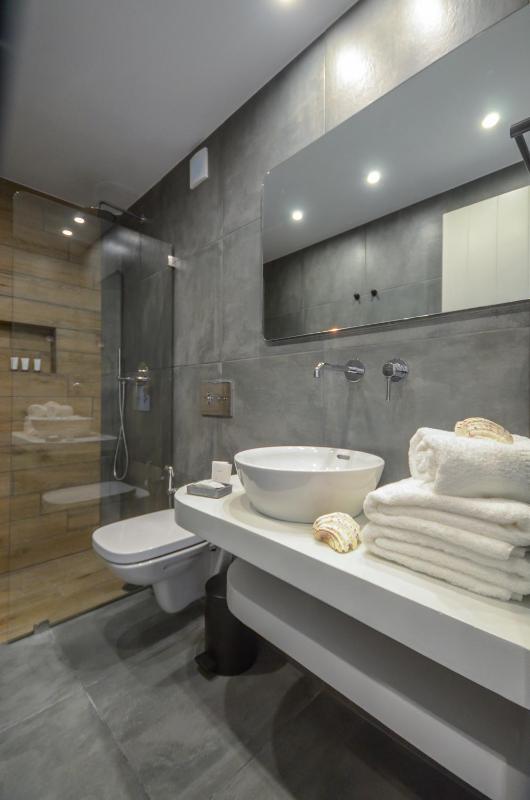Superior Double Room with Sea View image 2