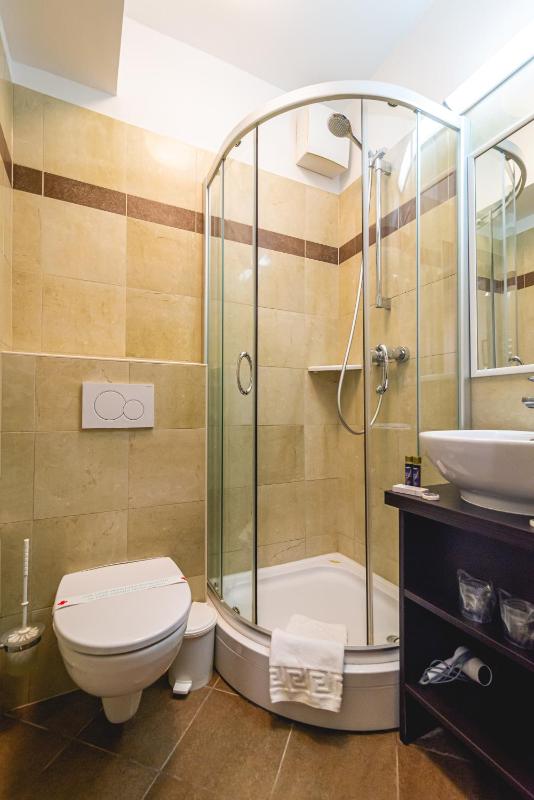 Single Room image 3
