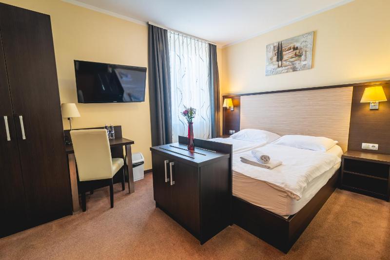 Double Room image 1