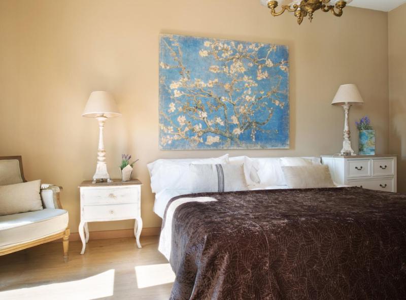 Four-Bedroom Apartment image 3