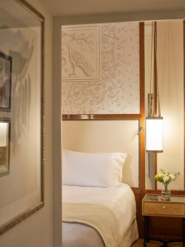 Classic Double Room image 3