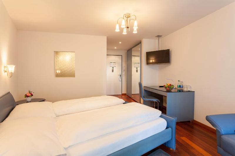 Standard Double Room with Balcony image 1